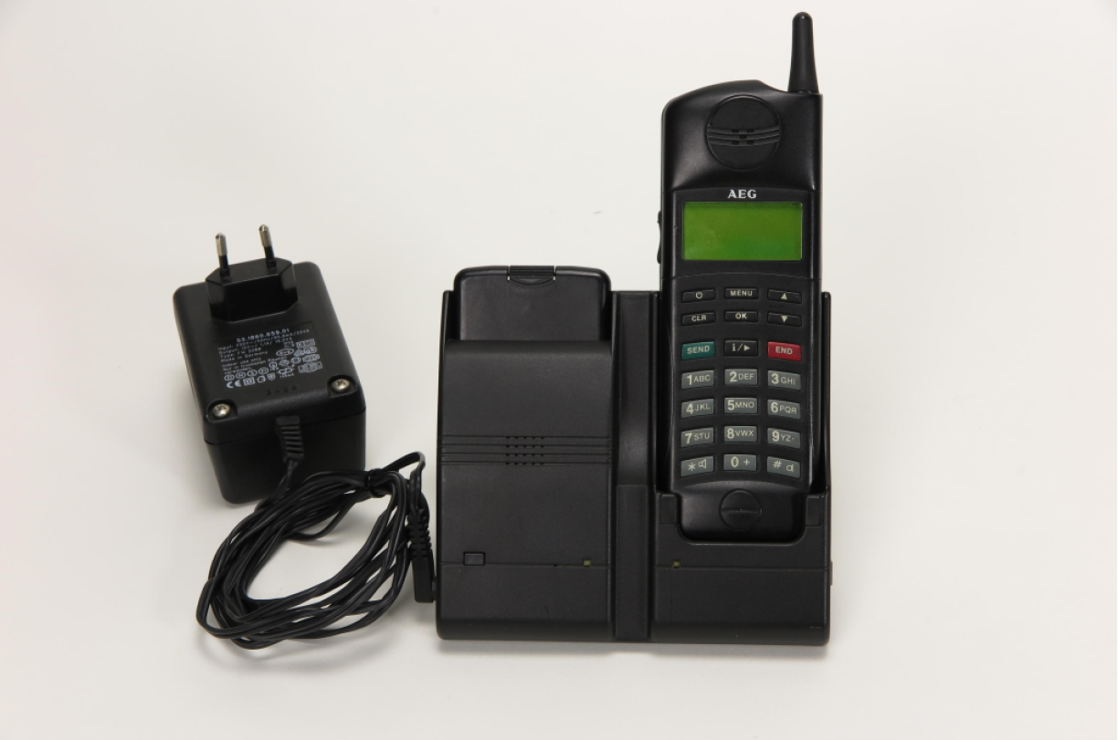 Die erste Generation: Das HT901 mit Ladestation