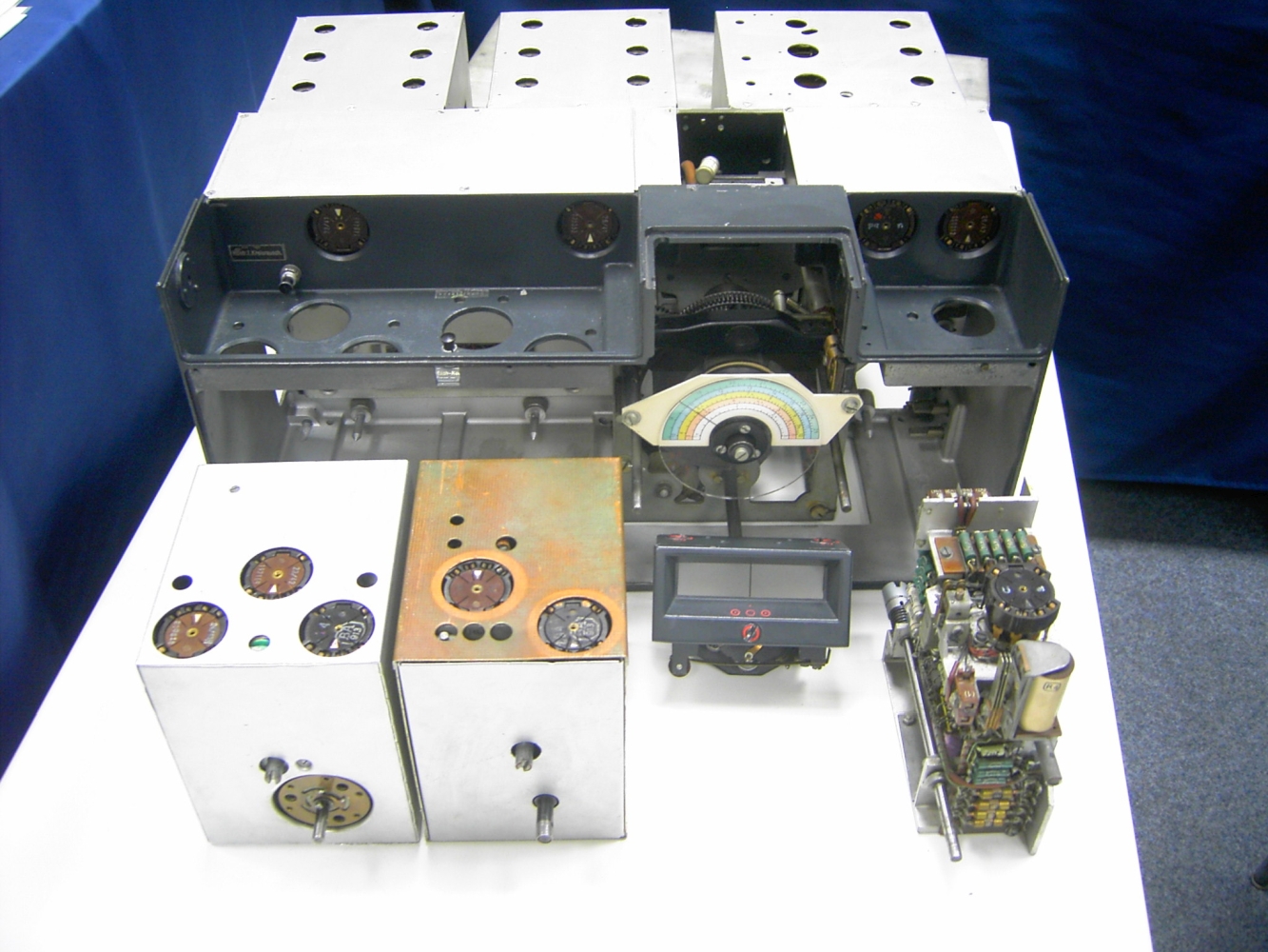 Ansicht von vorne, erste Module gezogen