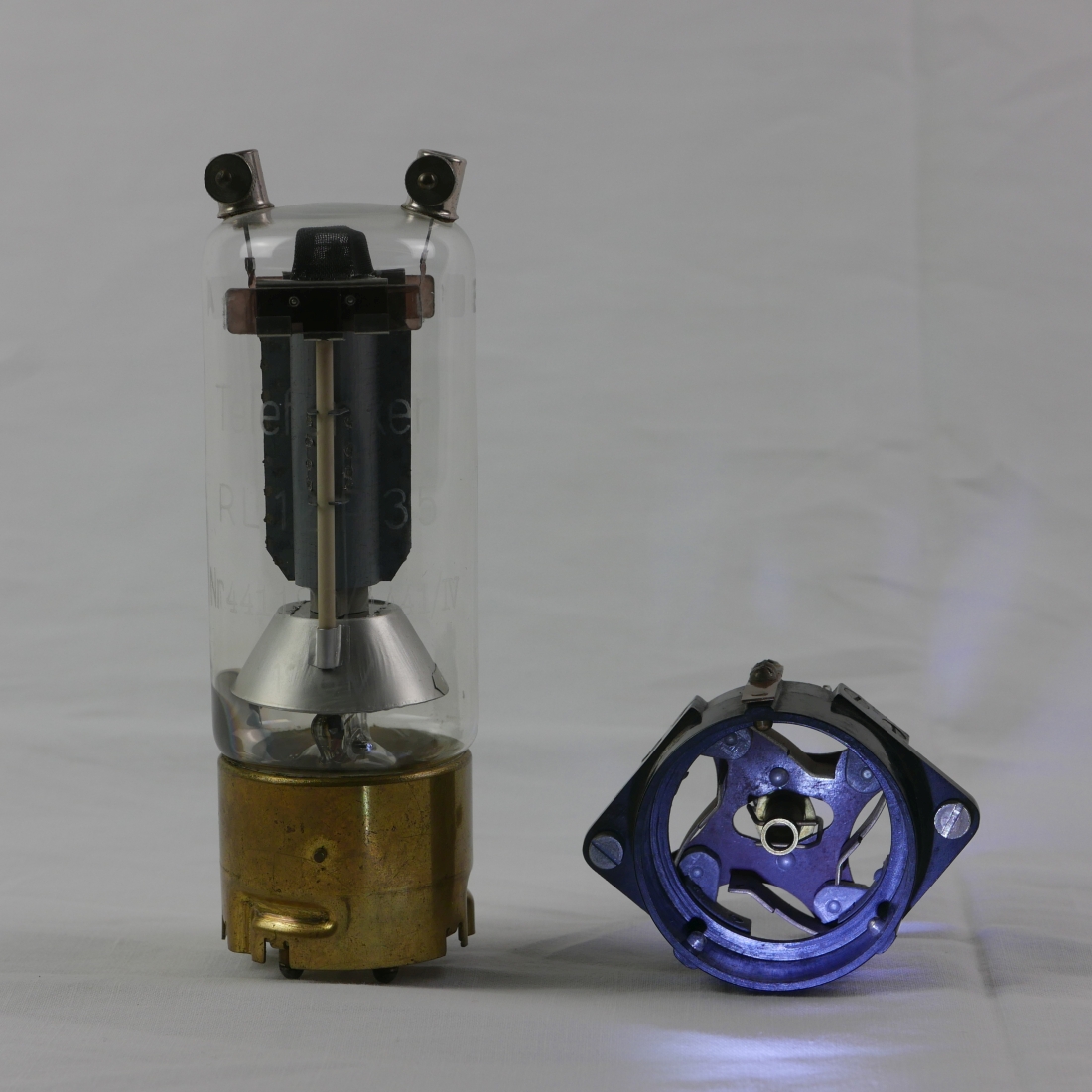 RL12P35 mit Sockel
